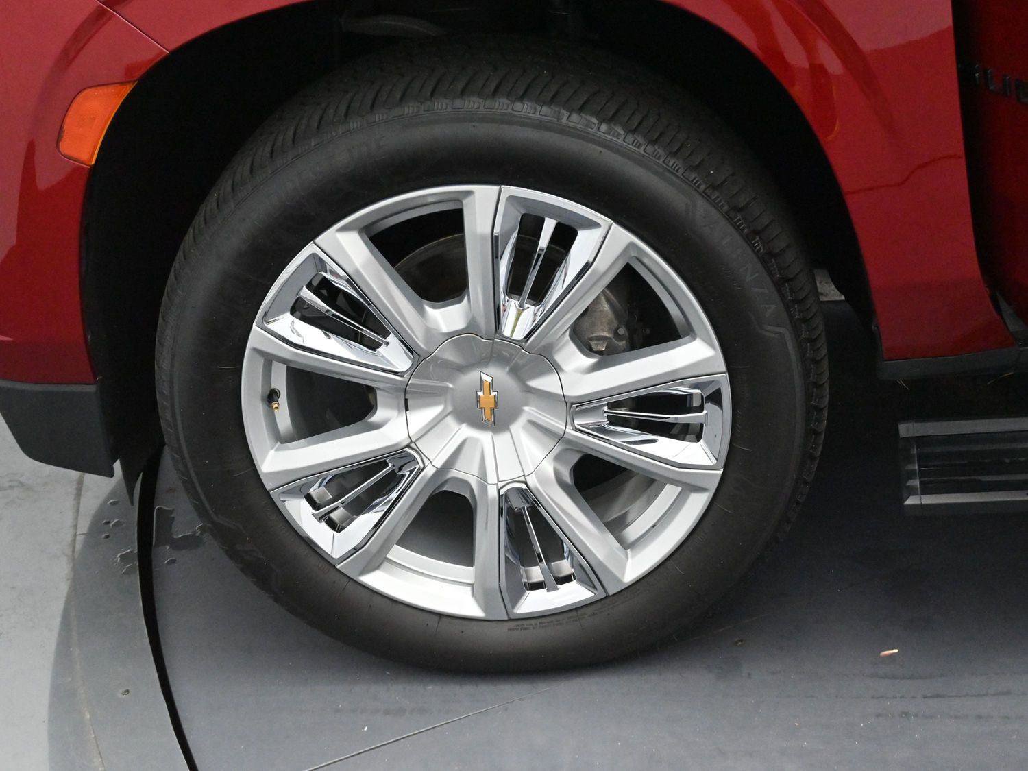 Used 2024 Chevrolet Suburban High Country image 42