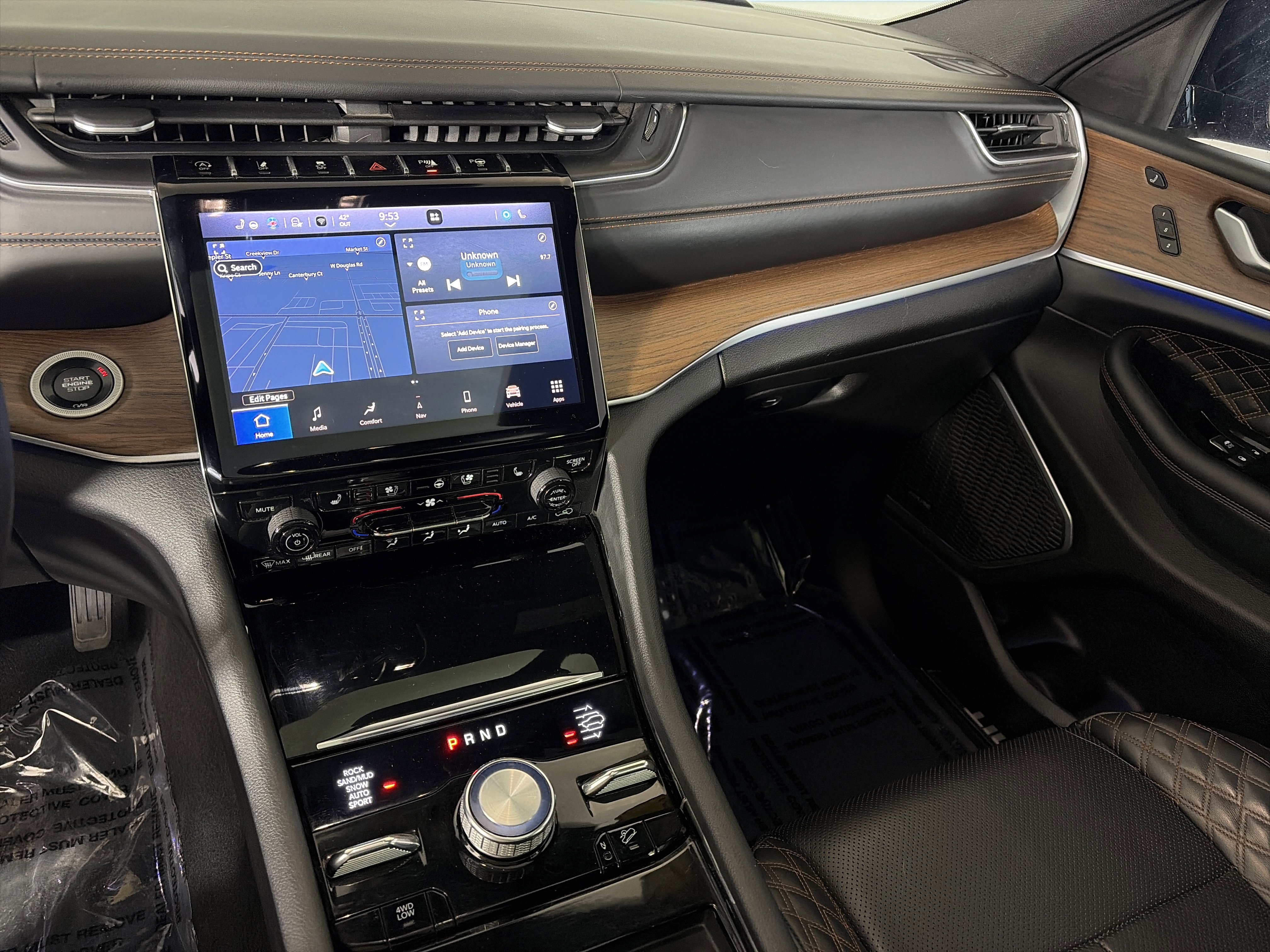 Used 2022 Jeep Grand Cherokee Summit AWD/4WD image 4