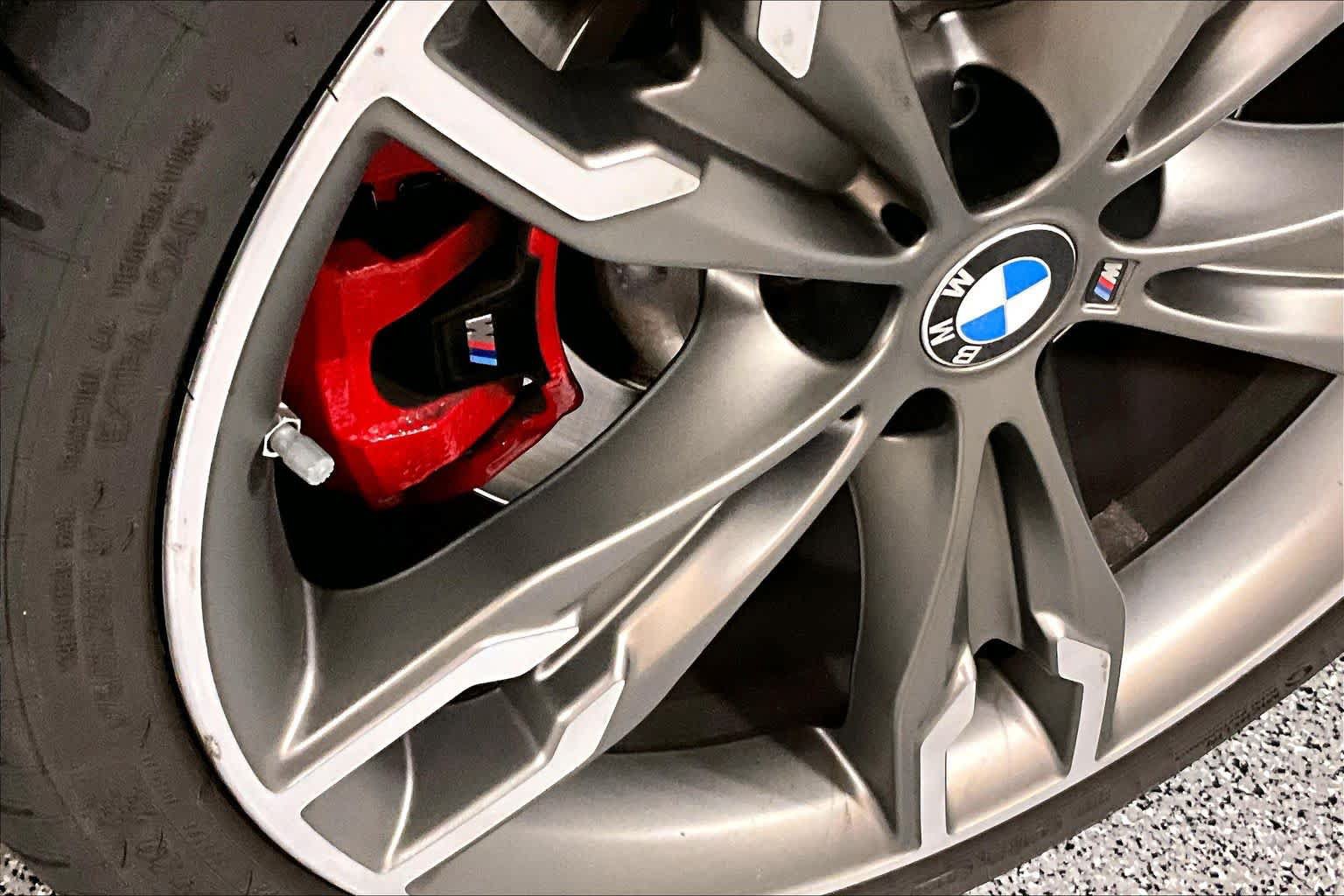 Used 2022 BMW M550i xDrive w/ Dynamic Handling Package AWD/4WD image 14