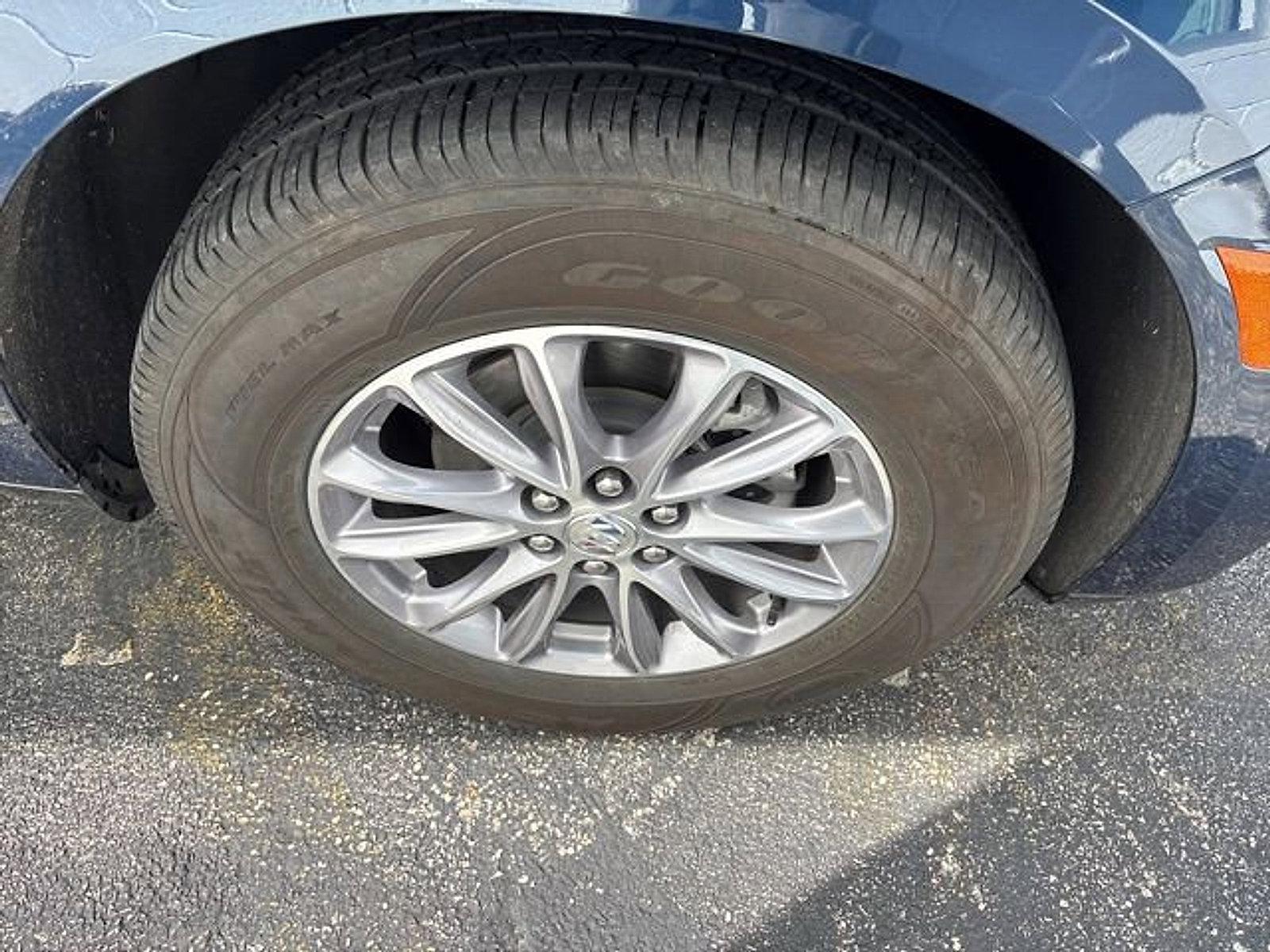 Used 2024 Buick Enclave Essence image 11