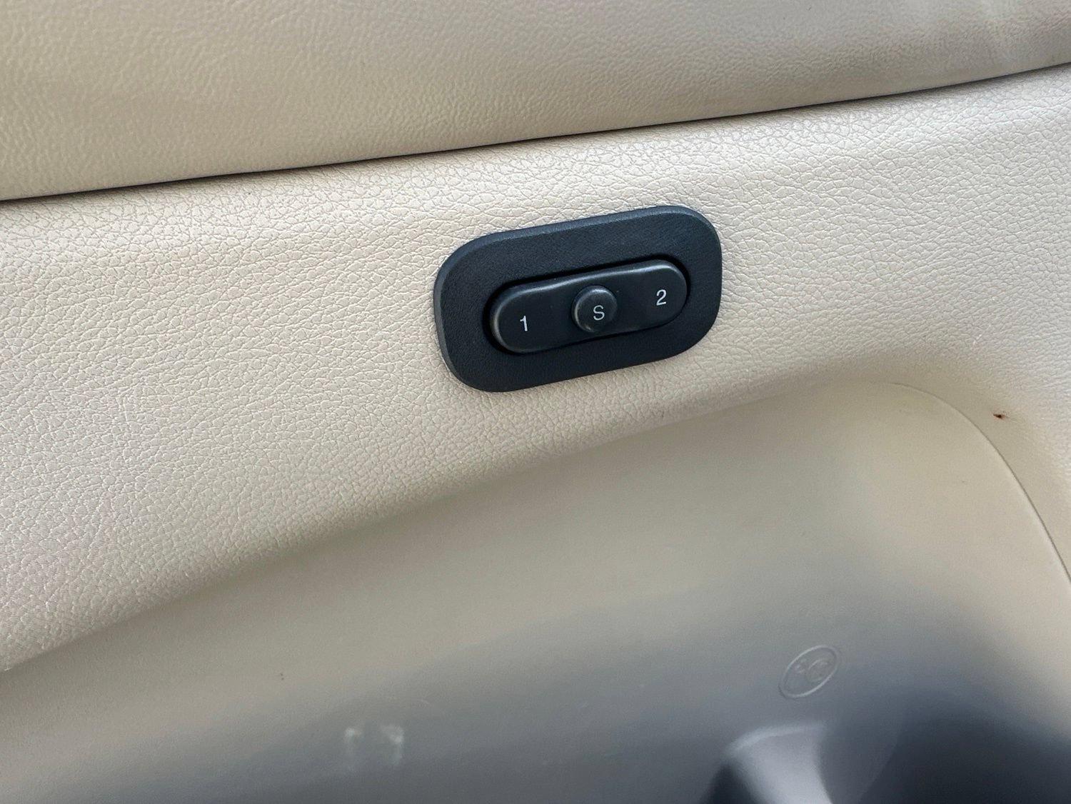 Used 2011 Jeep Grand Cherokee Limited AWD/4WD image 19