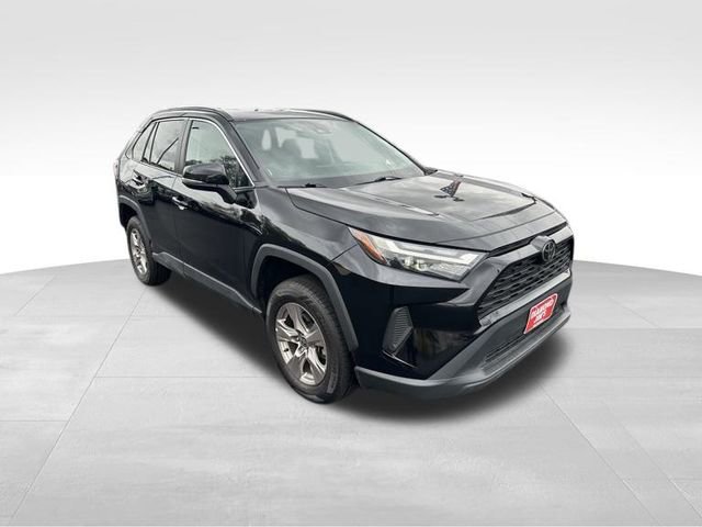 Used 2022 Toyota RAV4 XLE w/ Carpet Mat Package (TMS) image 25