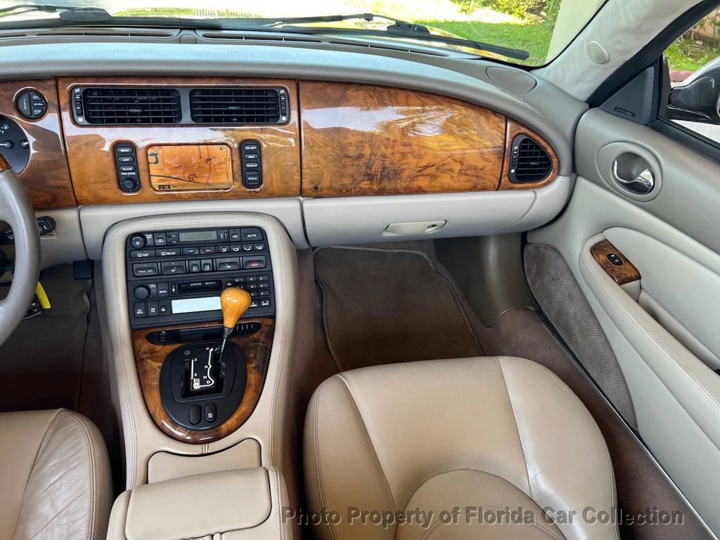 Used 2001 Jaguar XKR Convertible RWD image 8