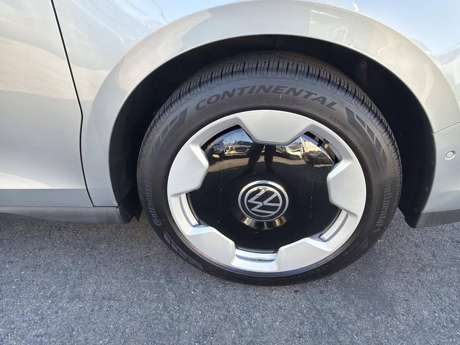 Certified 2025 Volkswagen ID. Buzz Pro S Plus RWD image 6