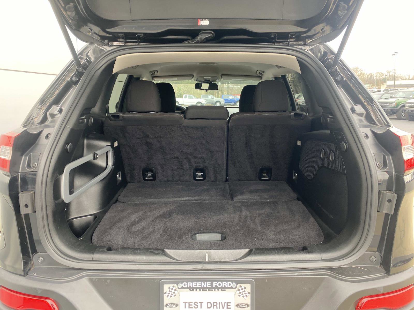 Used 2017 Jeep Cherokee Latitude w/ Safety/Convenience Group image 8