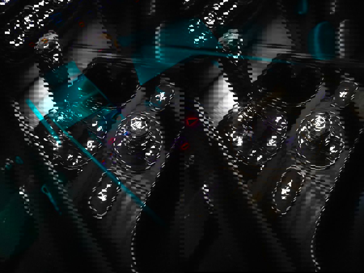 Used 2020 Bentley Bentayga Plug-In Hybrid image 69