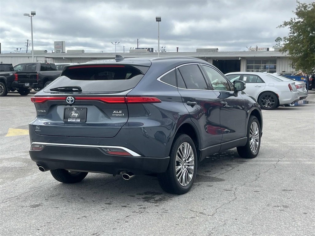 Used 2022 Toyota Venza XLE image 5