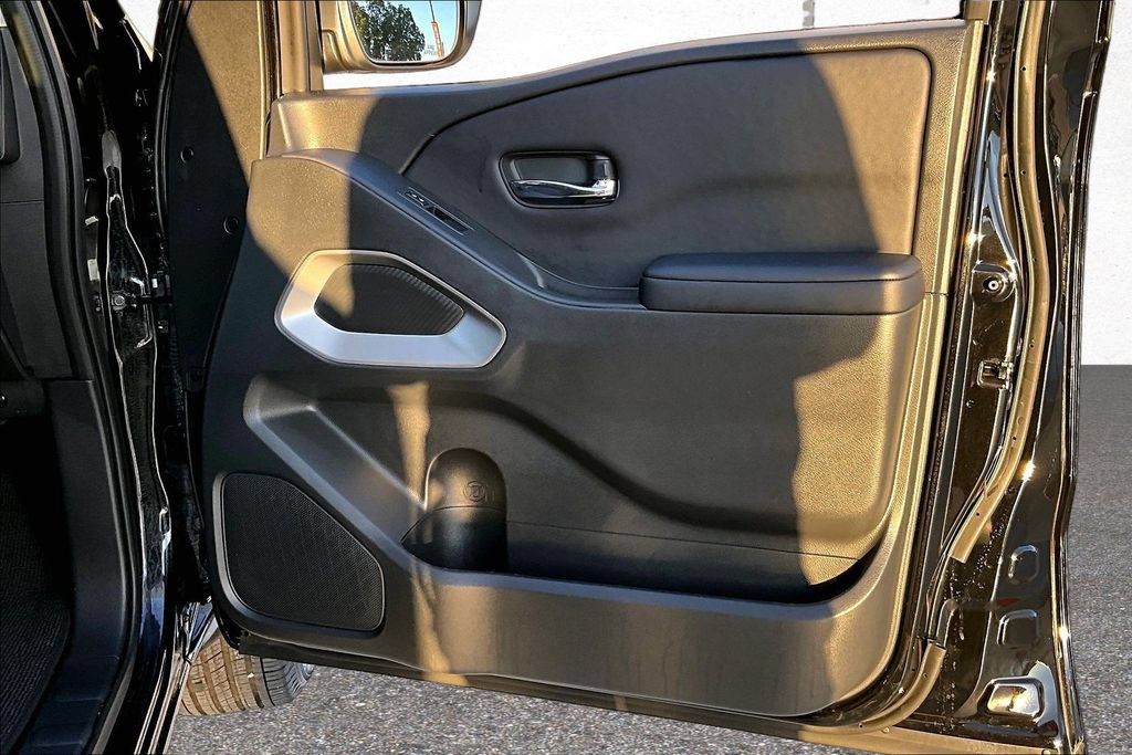 Used 2025 Nissan Frontier SV RWD image 28