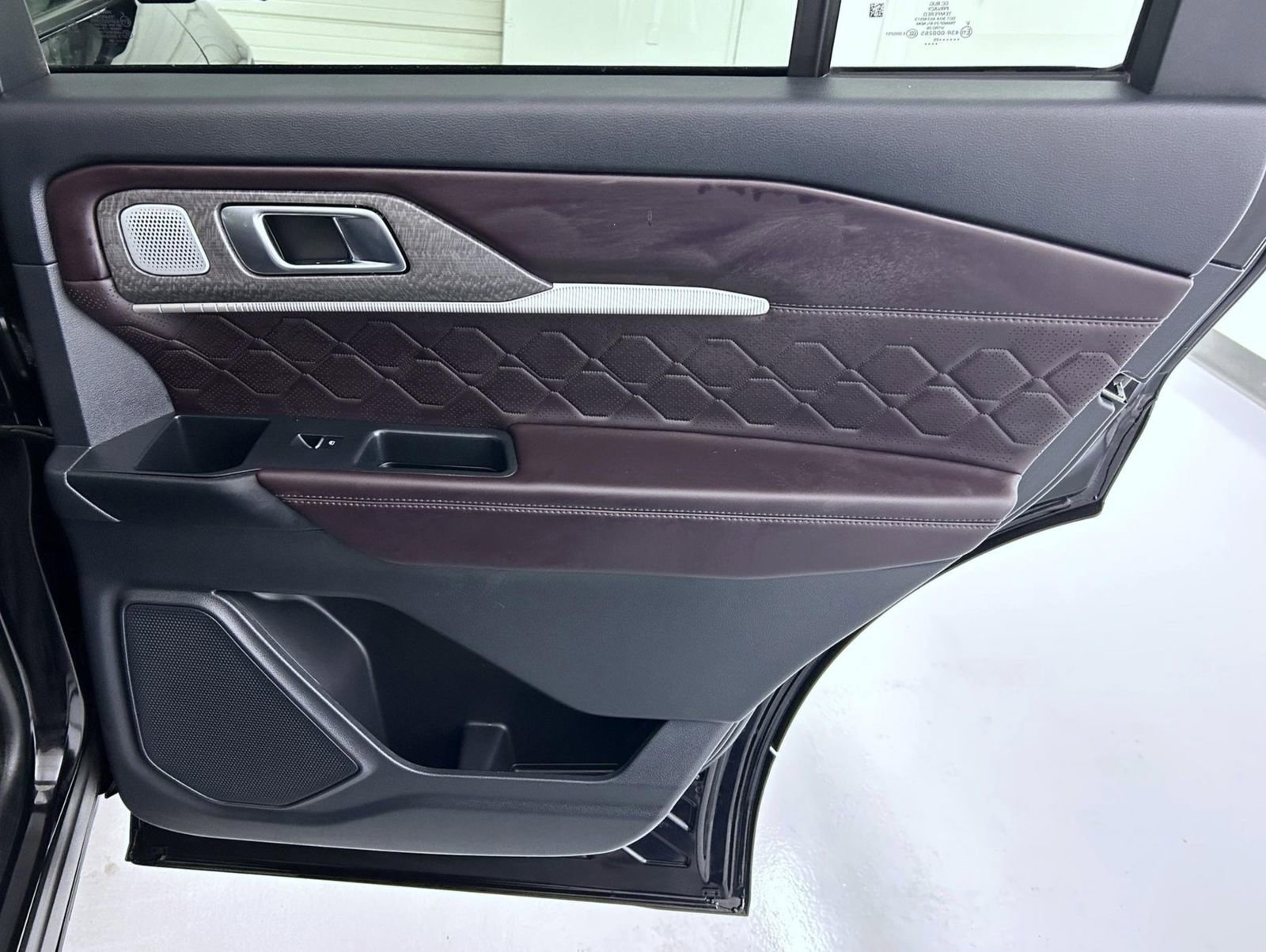 Used 2025 Ford Explorer Platinum w/ LUX Leather Package image 17