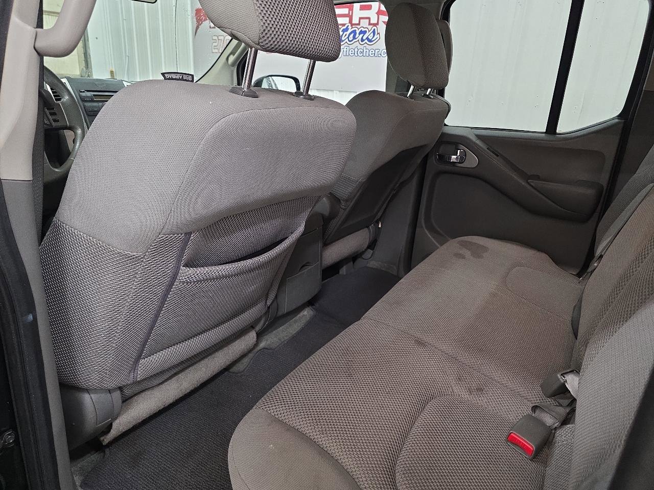 Used 2012 Nissan Frontier SV image 29