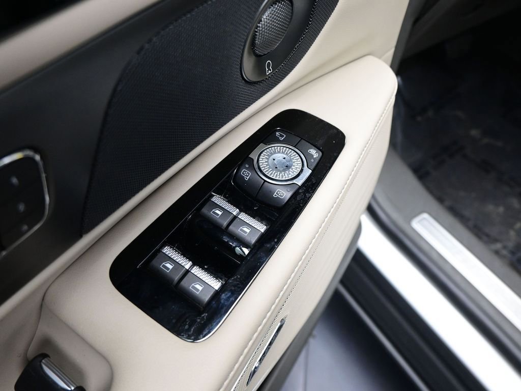 Used 2025 Lincoln Nautilus Reserve w/ Jet Appearance Package image 10