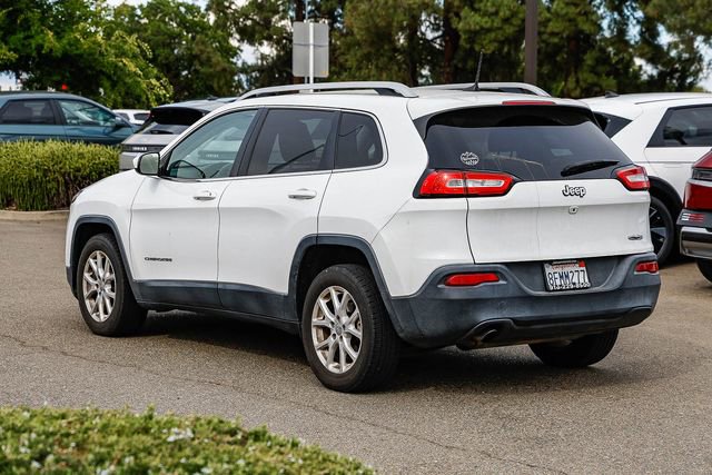 Used 2018 Jeep Cherokee Latitude FWD image 2