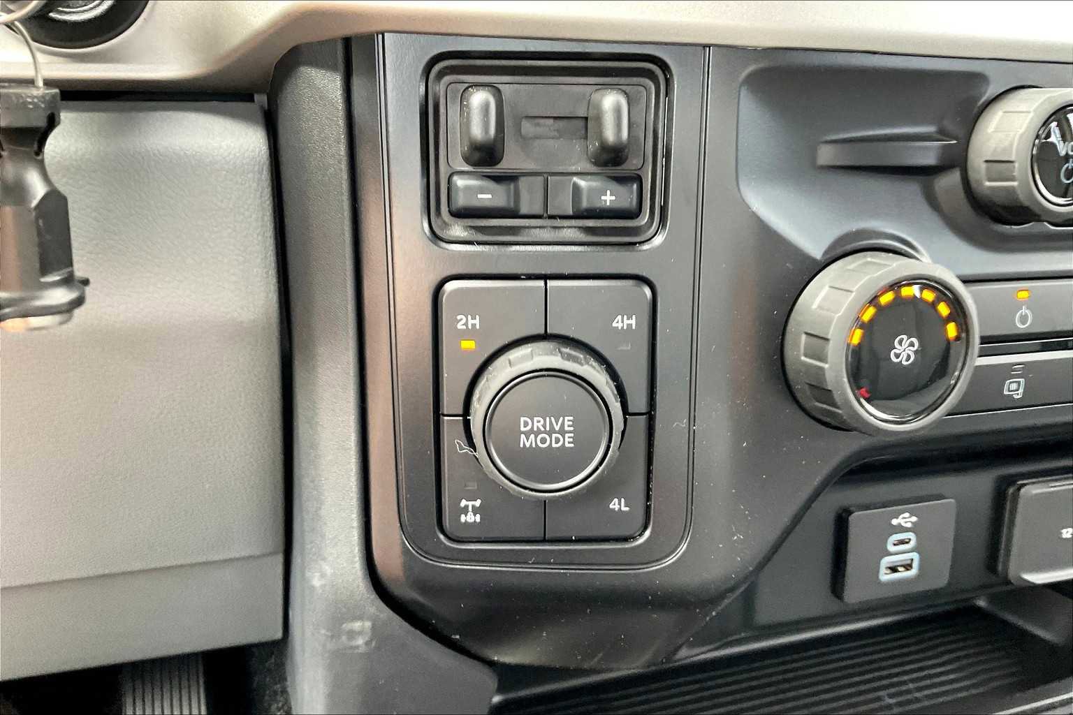 New 2026 Ford F250 XL w/ XL Off-Road Package image 18