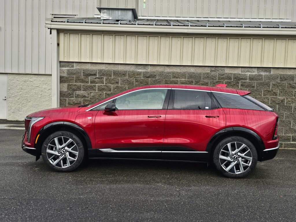 New 2026 Cadillac Optiq Luxury 1 image 3