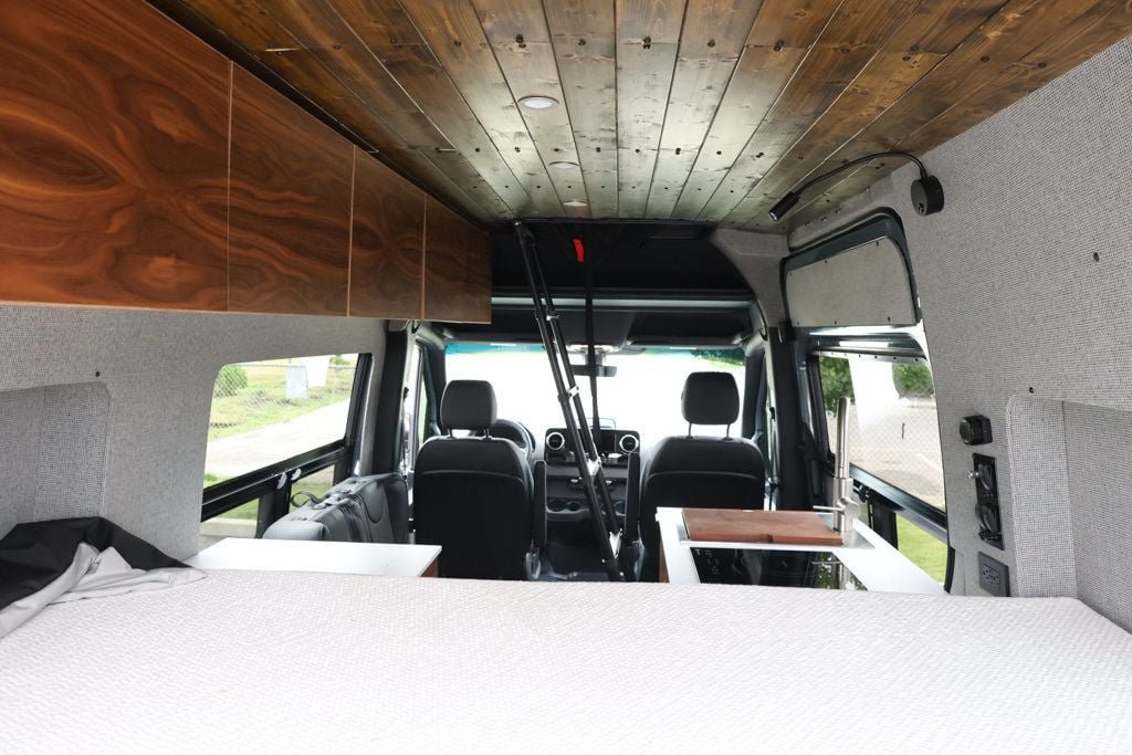 Used 2025 Mercedes-Benz Sprinter 2500 image 25