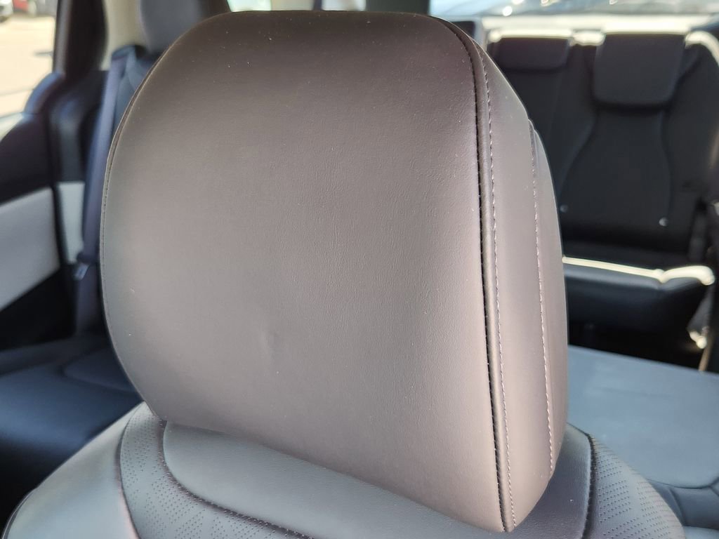 Used 2024 Kia Carnival LX image 13