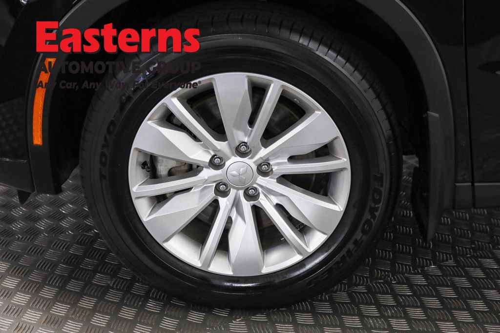 Used 2025 Mitsubishi Outlander ES image 33