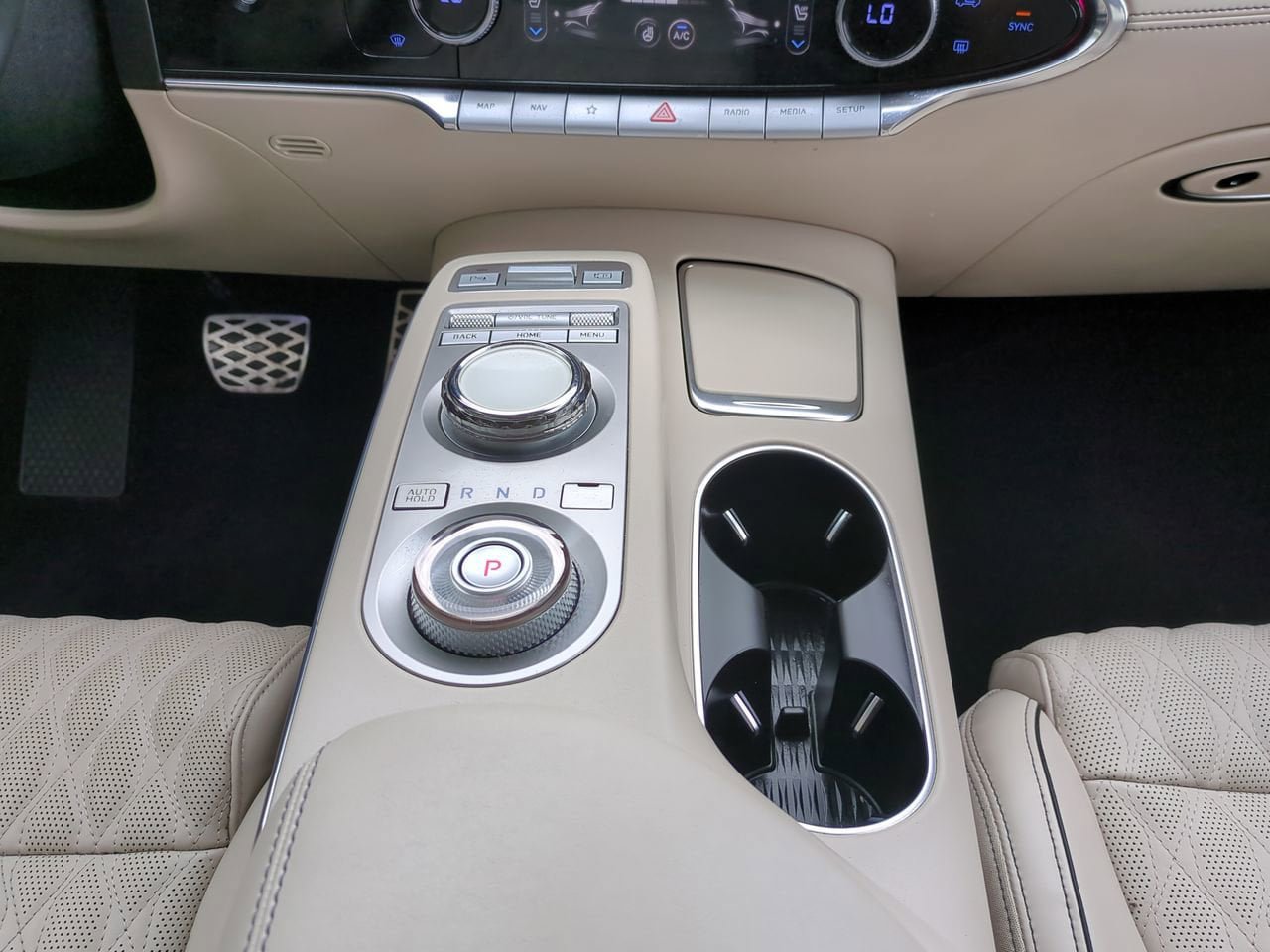 Used 2023 Genesis GV70 3.5T Sport w/ Sport Prestige Package AWD/4WD image 19