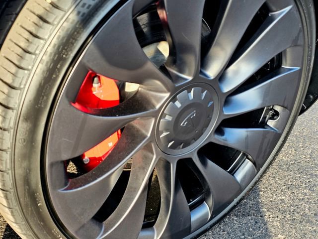 Used 2023 Tesla Model Y Performance image 6