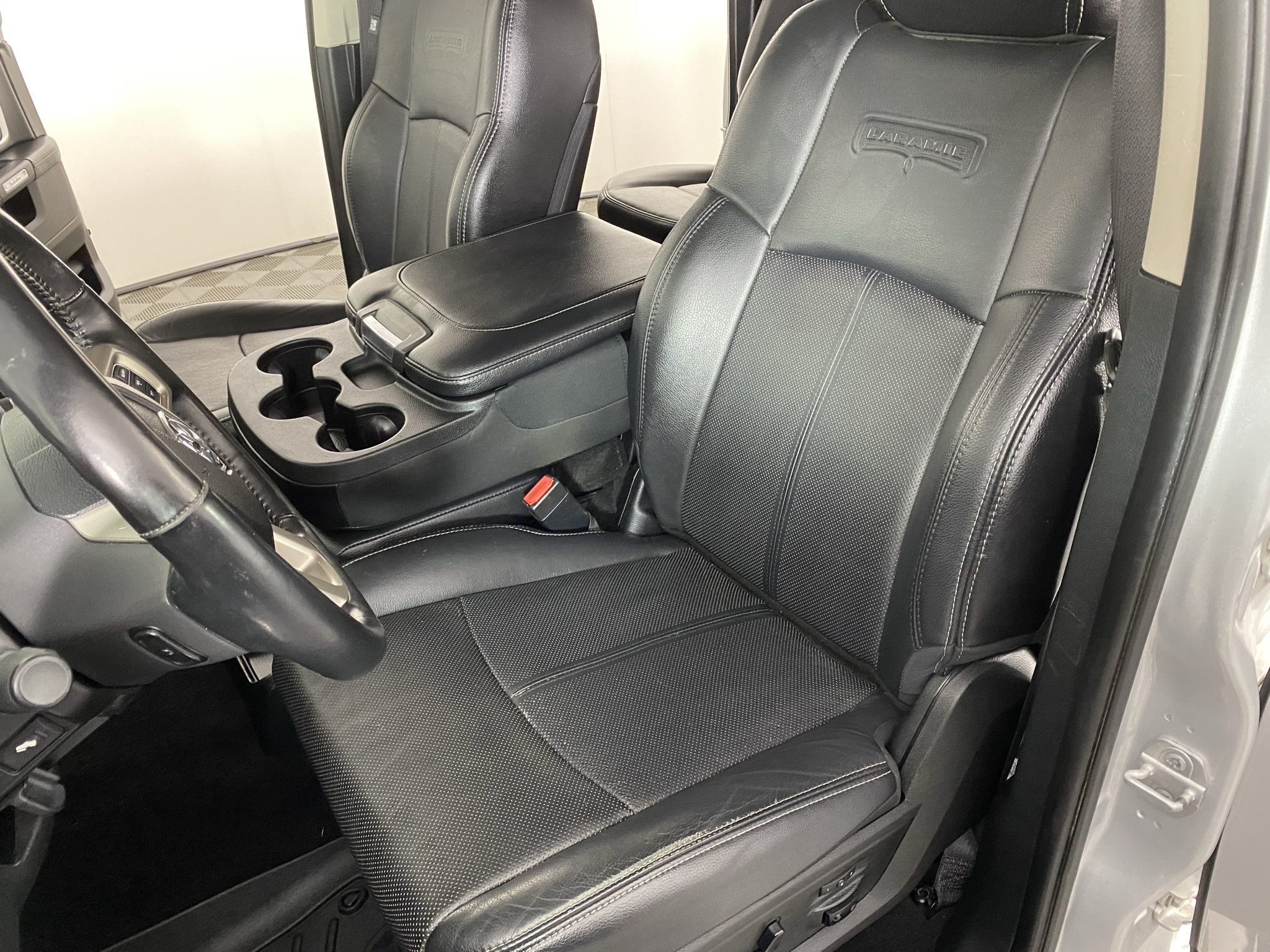 Used 2018 RAM 1500 Laramie w/ Convenience Group AWD/4WD image 27