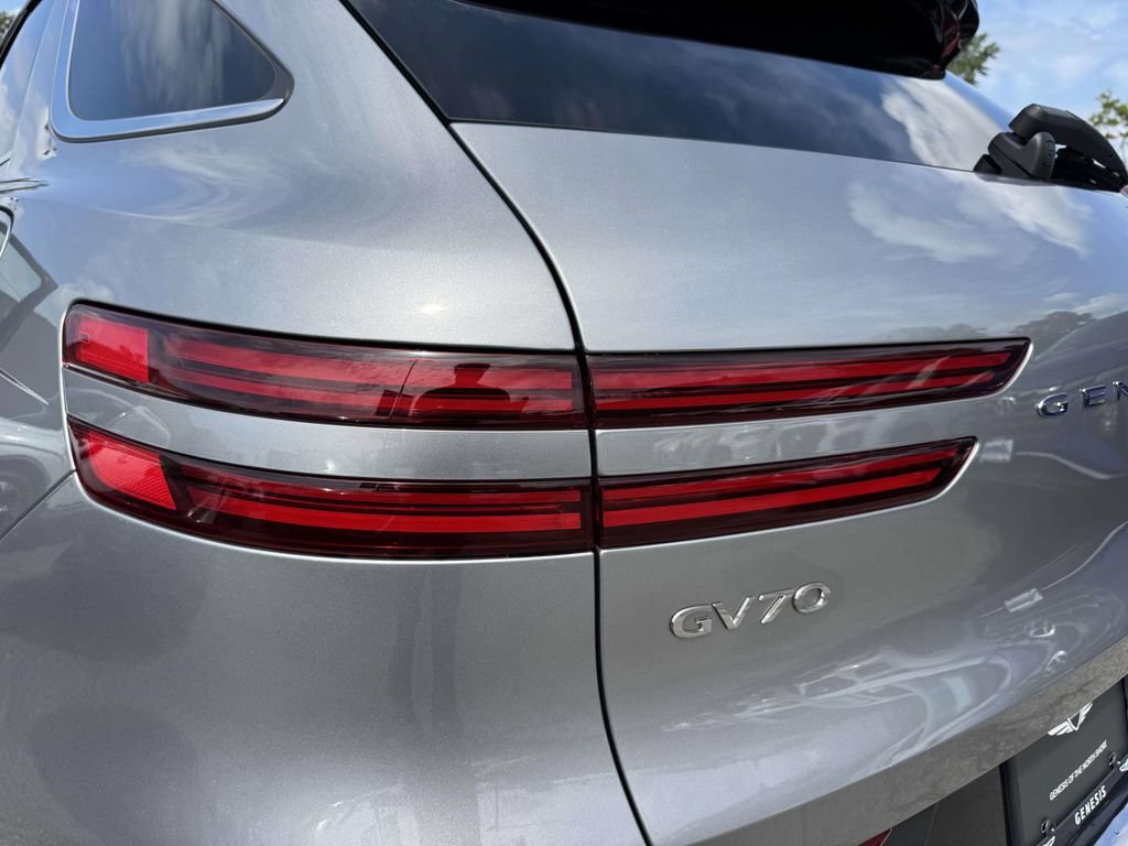 Certified 2026 Genesis GV70 2.5T Advanced AWD/4WD image 10