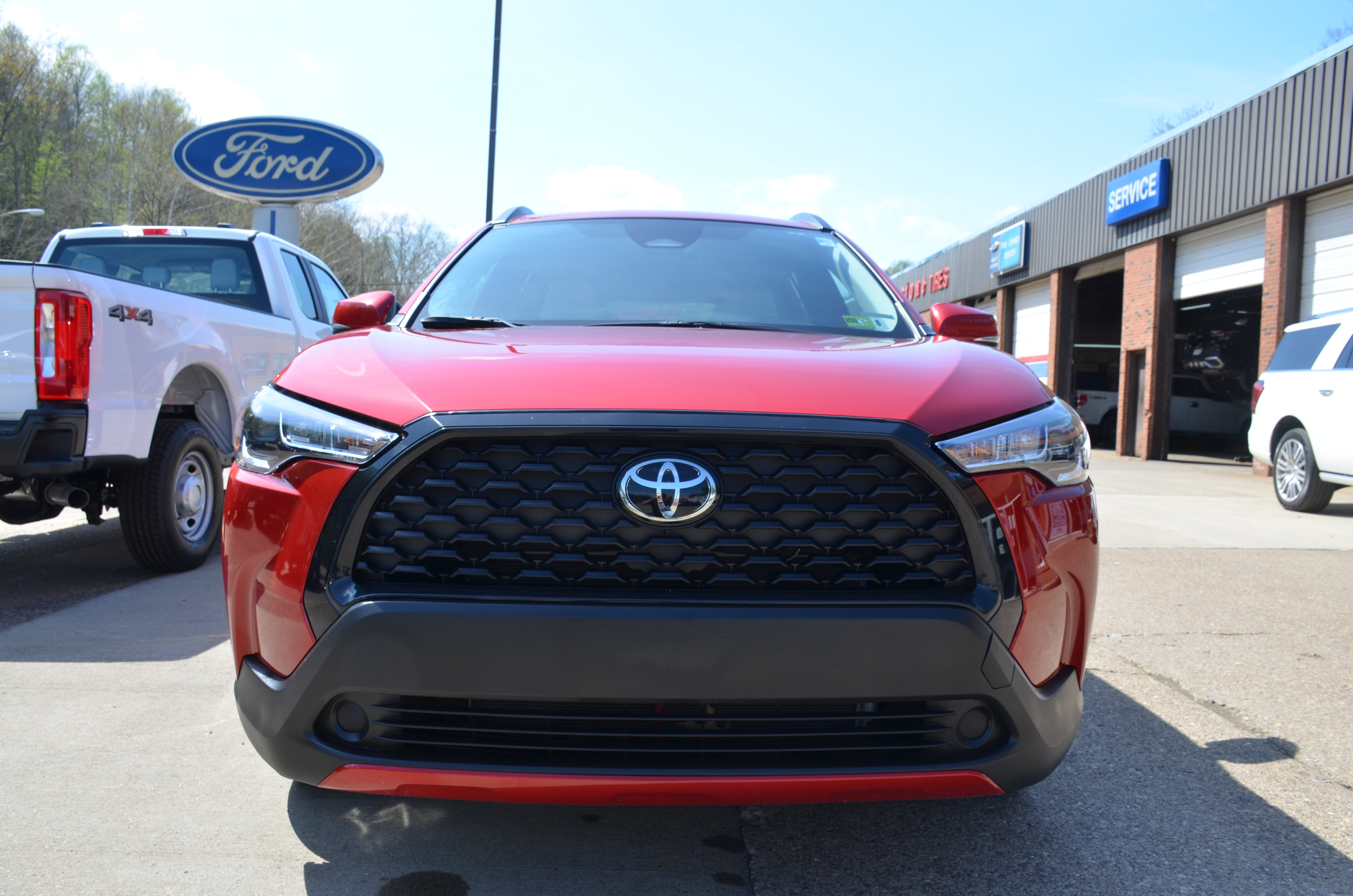 Used 2024 Toyota Corolla Cross LE AWD/4WD image 2