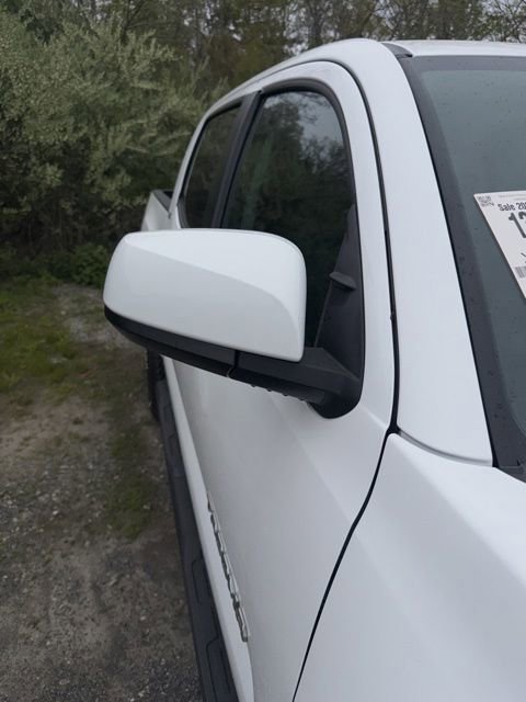 Used 2019 Toyota Tacoma SR5 w/ Four Season Floor Mat Package AWD/4WD image 16