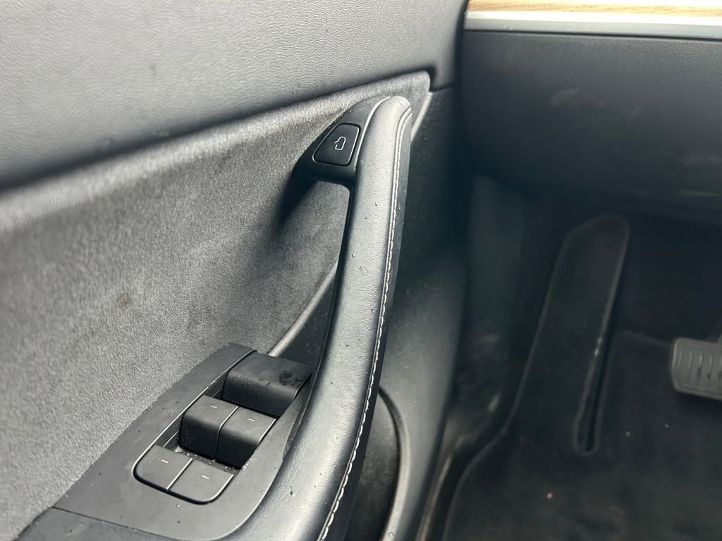 Used 2022 Tesla Model Y Long Range AWD/4WD image 15