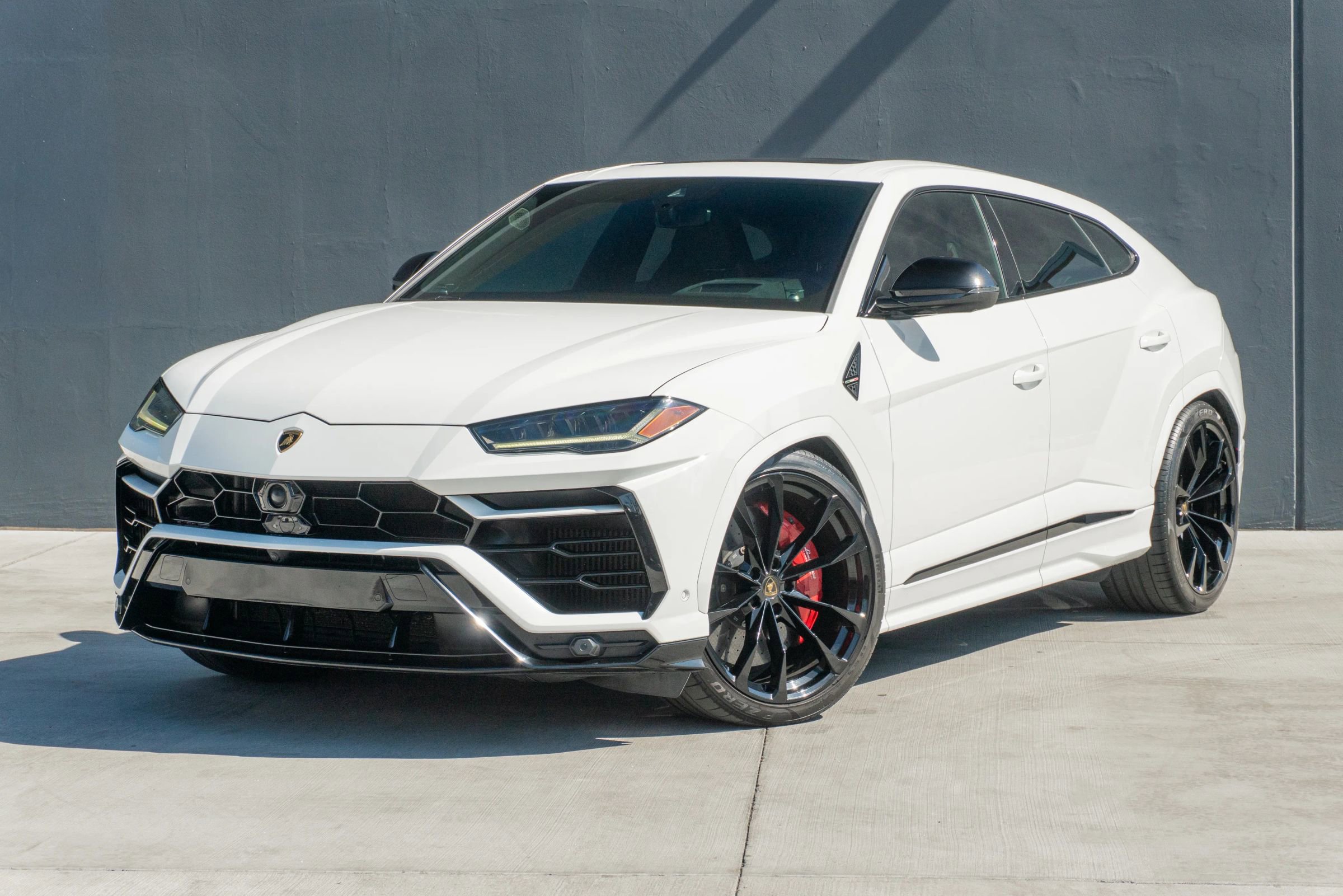 Used 2021 Lamborghini Urus image 3