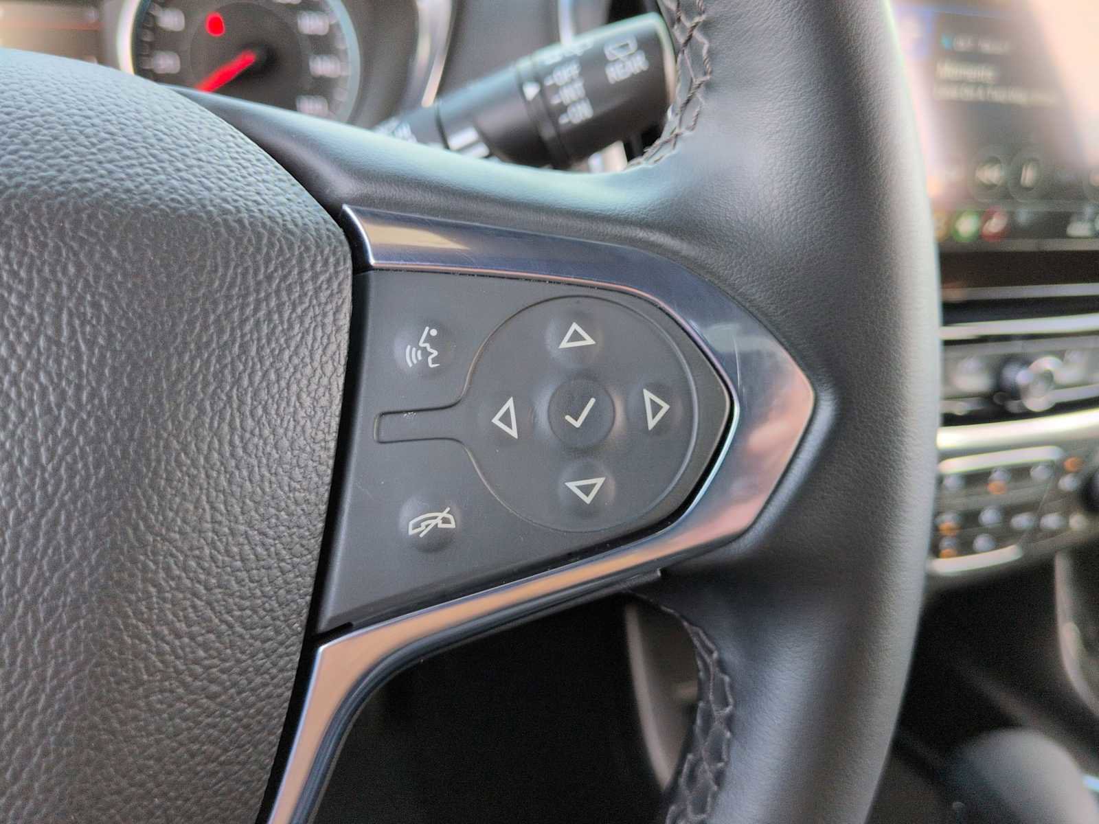 Used 2023 Chevrolet Traverse LT image 25