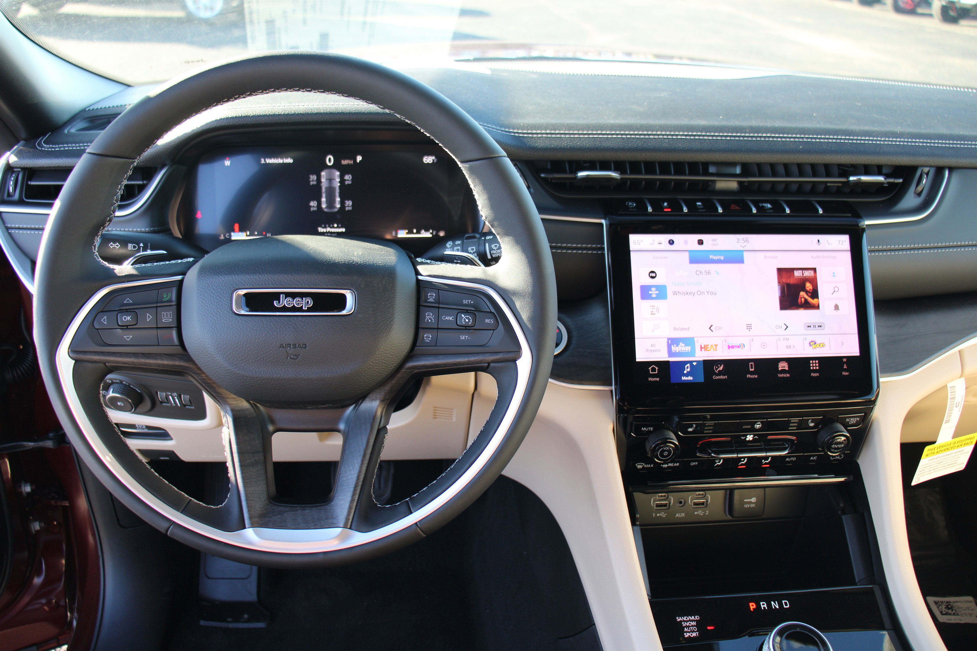 New 2025 Jeep Grand Cherokee Limited w/ Black Appearance Package image 8