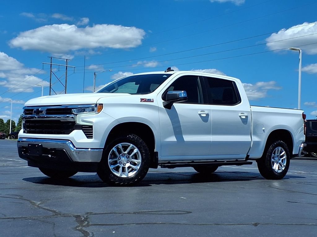 Used 2022 Chevrolet Silverado 1500 LT AWD/4WD image 2