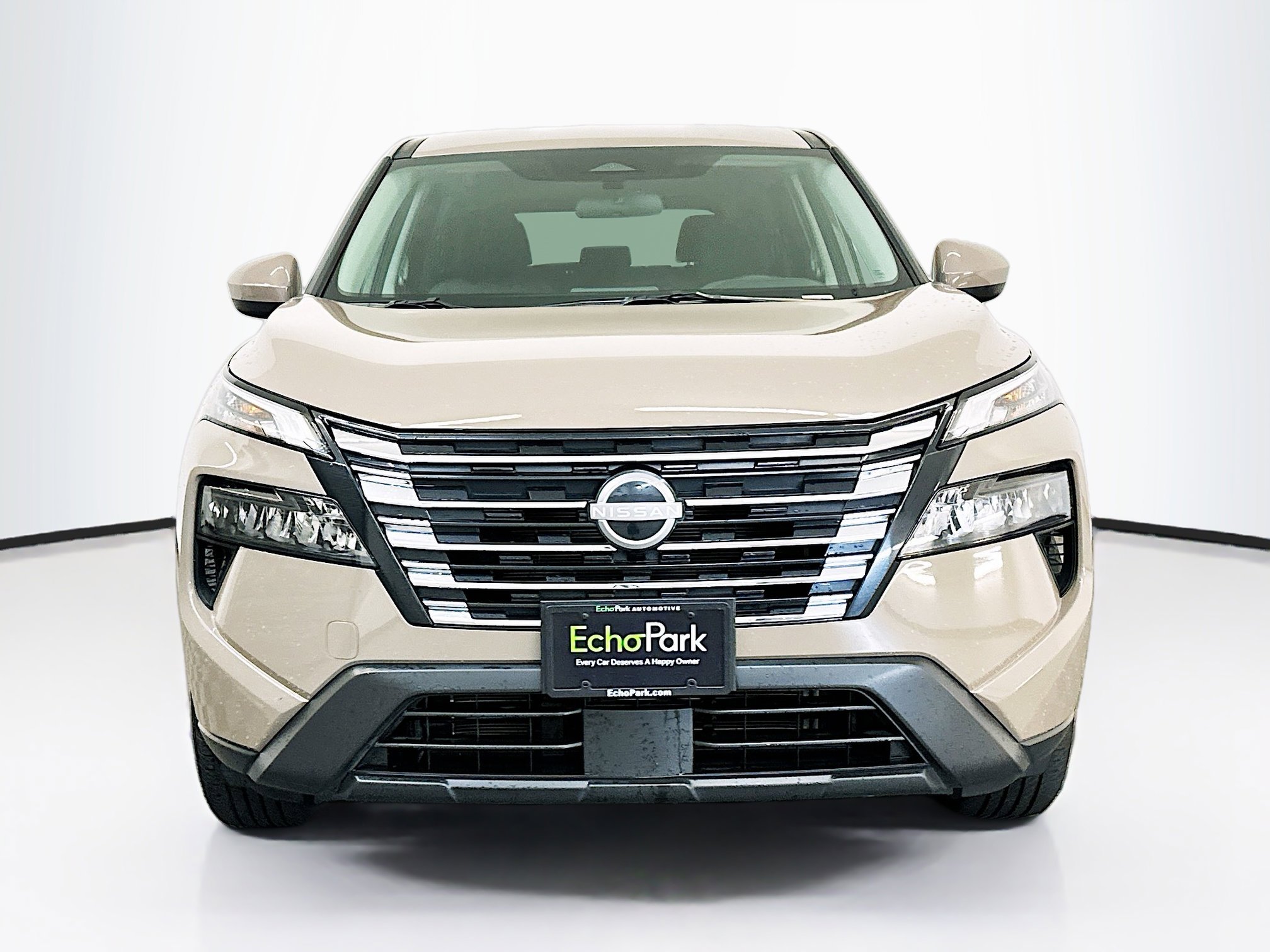 Used 2025 Nissan Rogue SV image 2