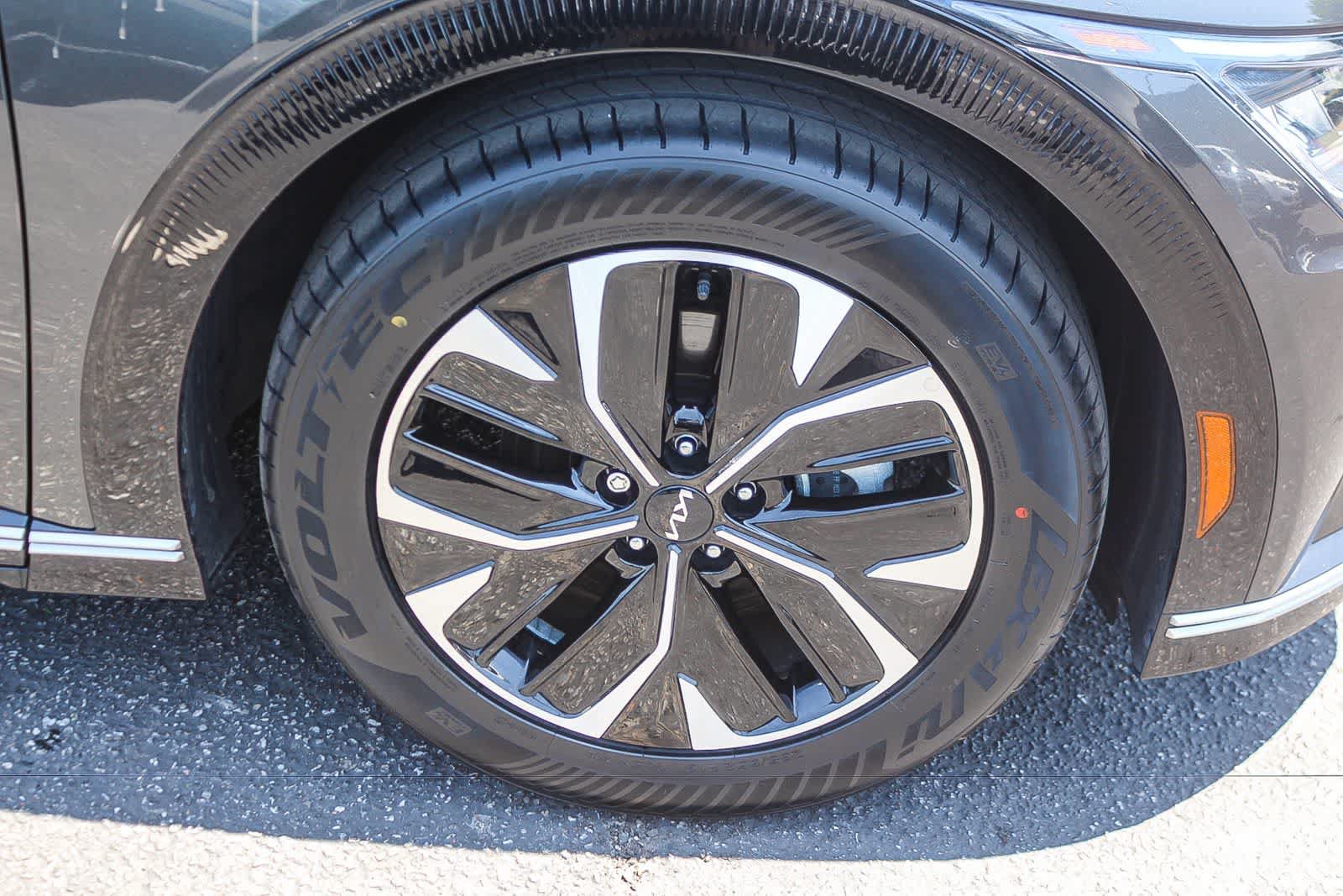 Used 2023 Kia EV6 Wind RWD image 12