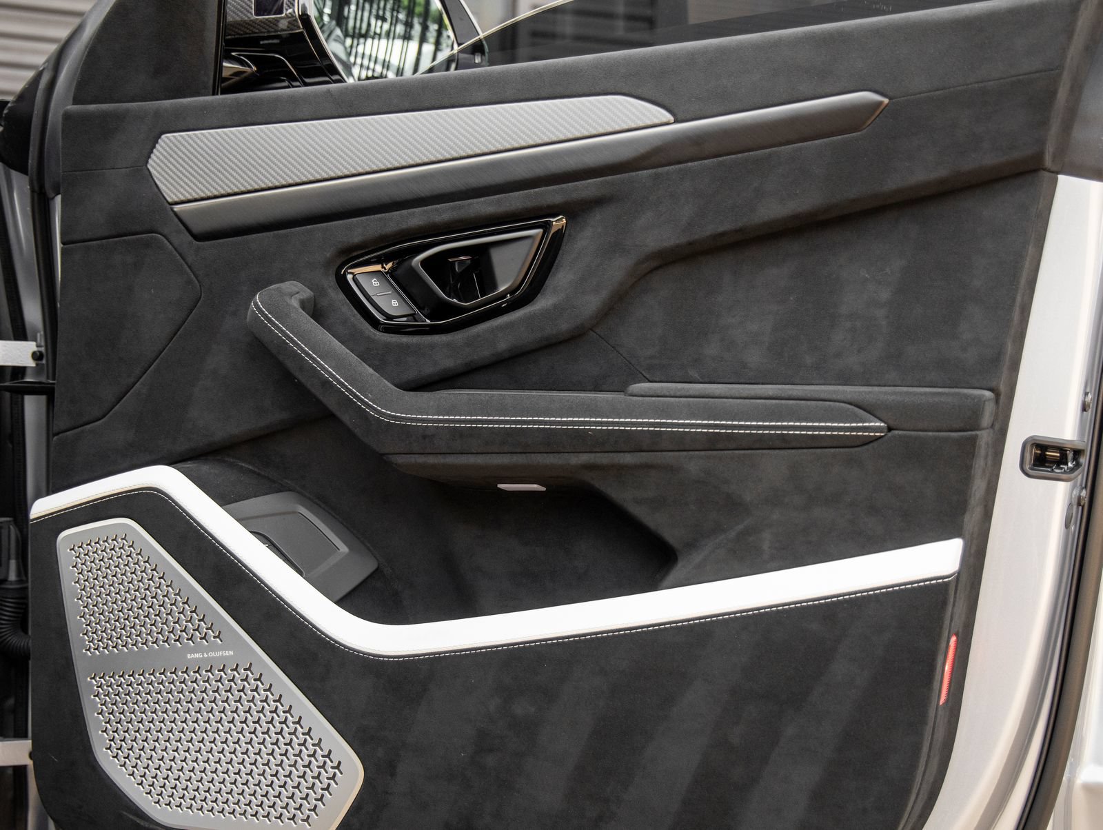 Used 2024 Lamborghini Urus Performante AWD/4WD image 55