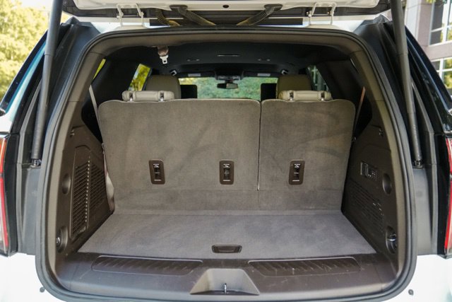 Used 2021 Chevrolet Tahoe LT w/ Luxury Package RWD image 16