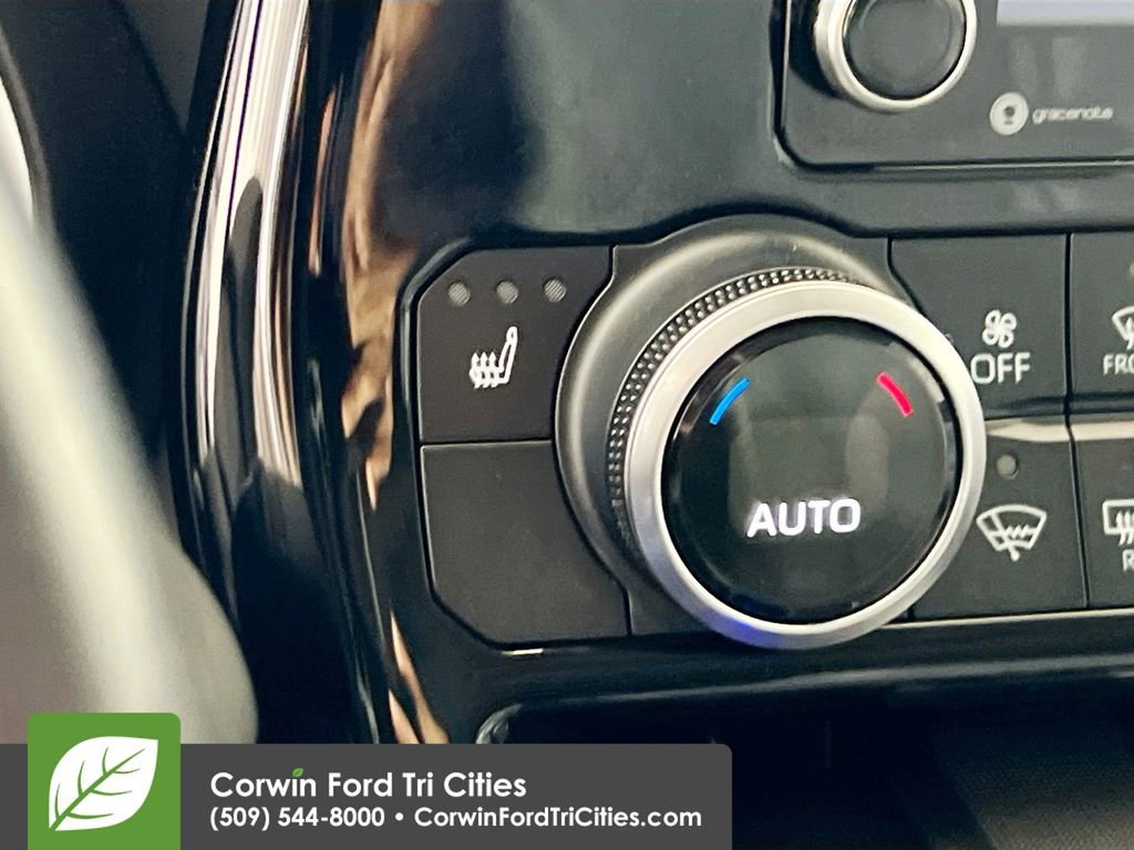 Used 2021 Toyota Highlander XLE AWD/4WD image 25
