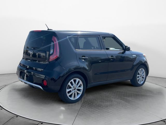 Used 2017 Kia Soul + image 5