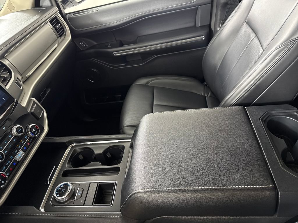 Used 2023 Ford Expedition XLT image 18