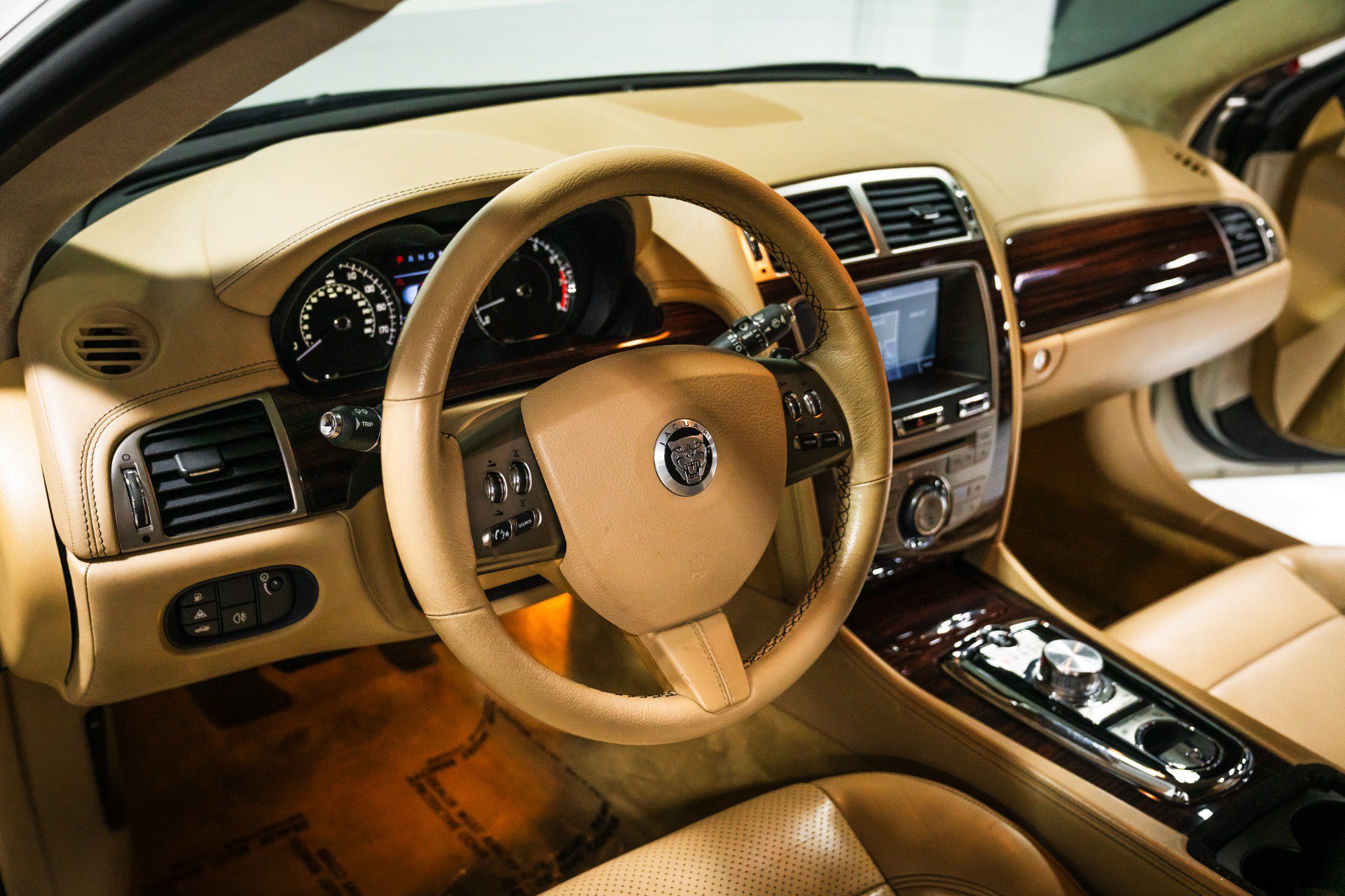 Used 2010 Jaguar XK Coupe RWD image 20