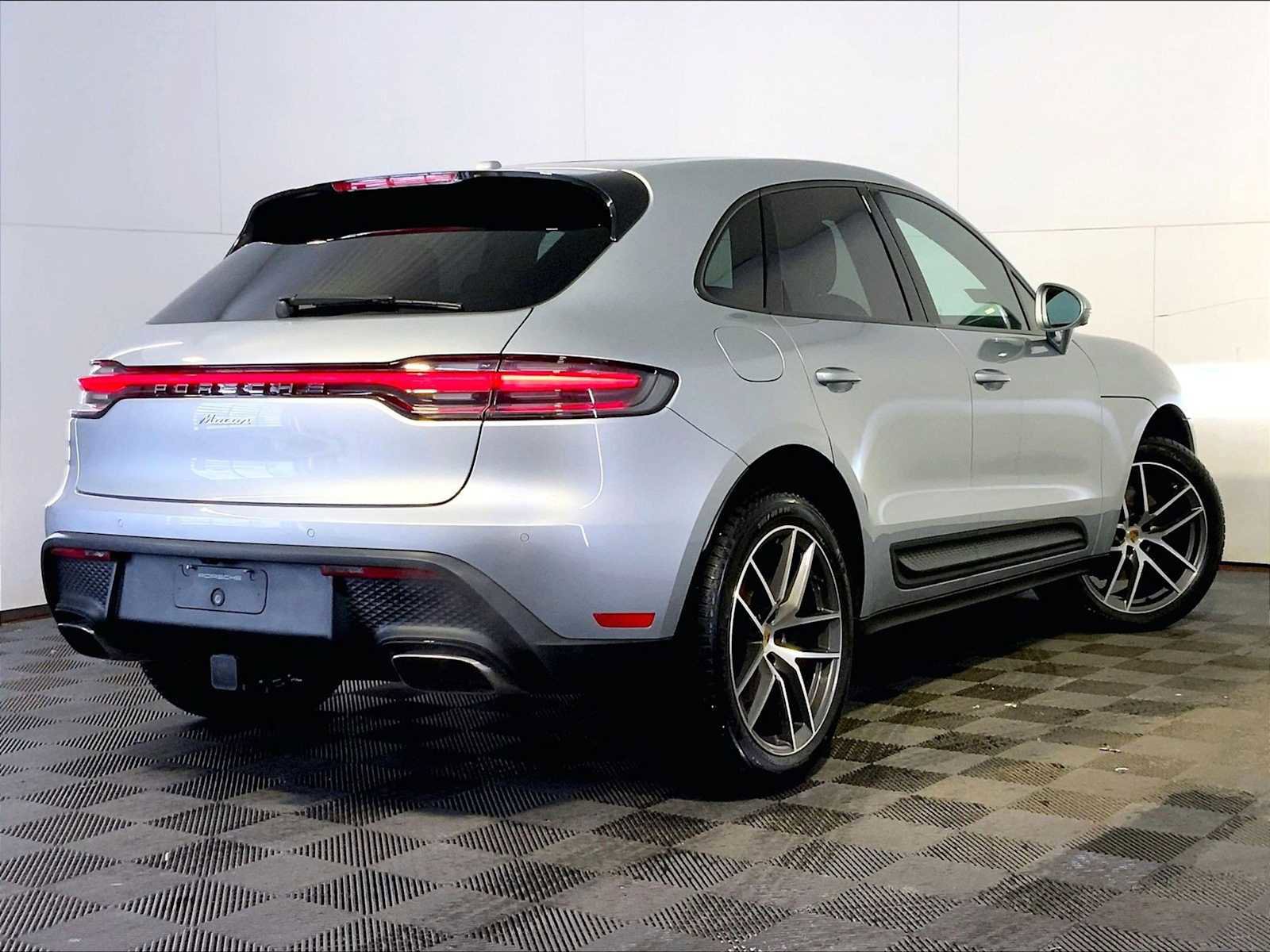 Certified 2025 Porsche Macan AWD/4WD image 7