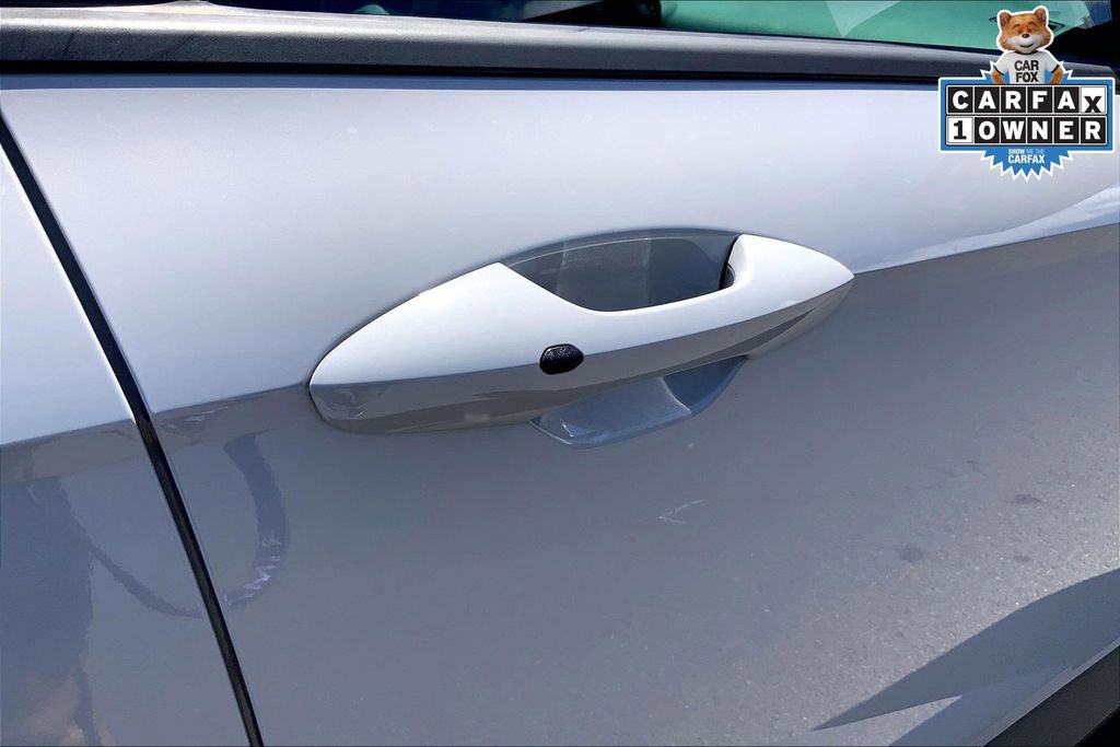 Used 2025 Hyundai Kona SE image 32