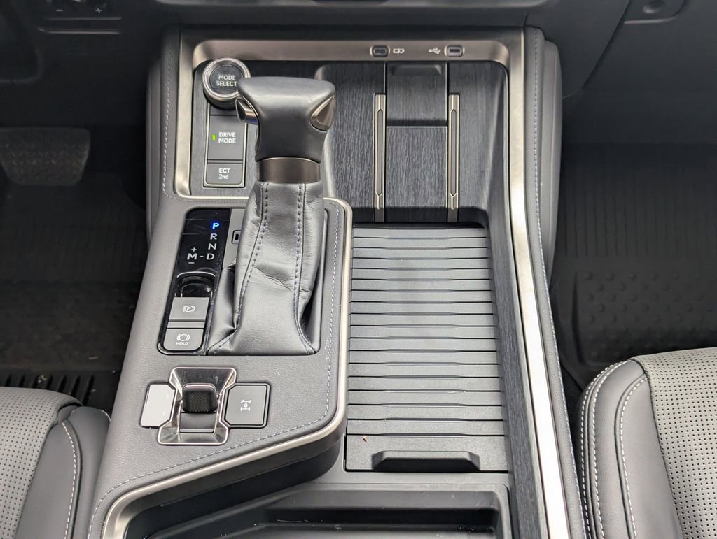 Used 2024 Lexus GX 550 w/ Accessory Package (Z1) AWD/4WD image 19