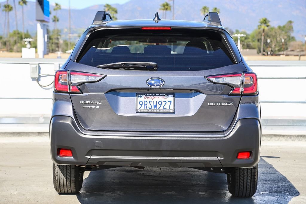 Used 2025 Subaru Outback Premium image 8