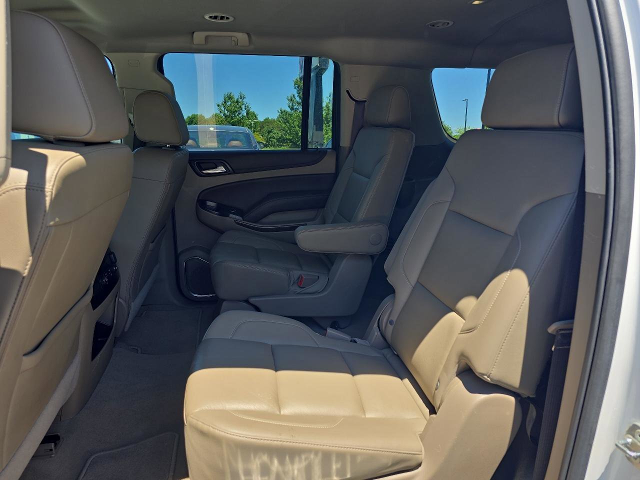 Used 2020 Chevrolet Suburban LT w/ Texas Edition Package AWD/4WD image 12