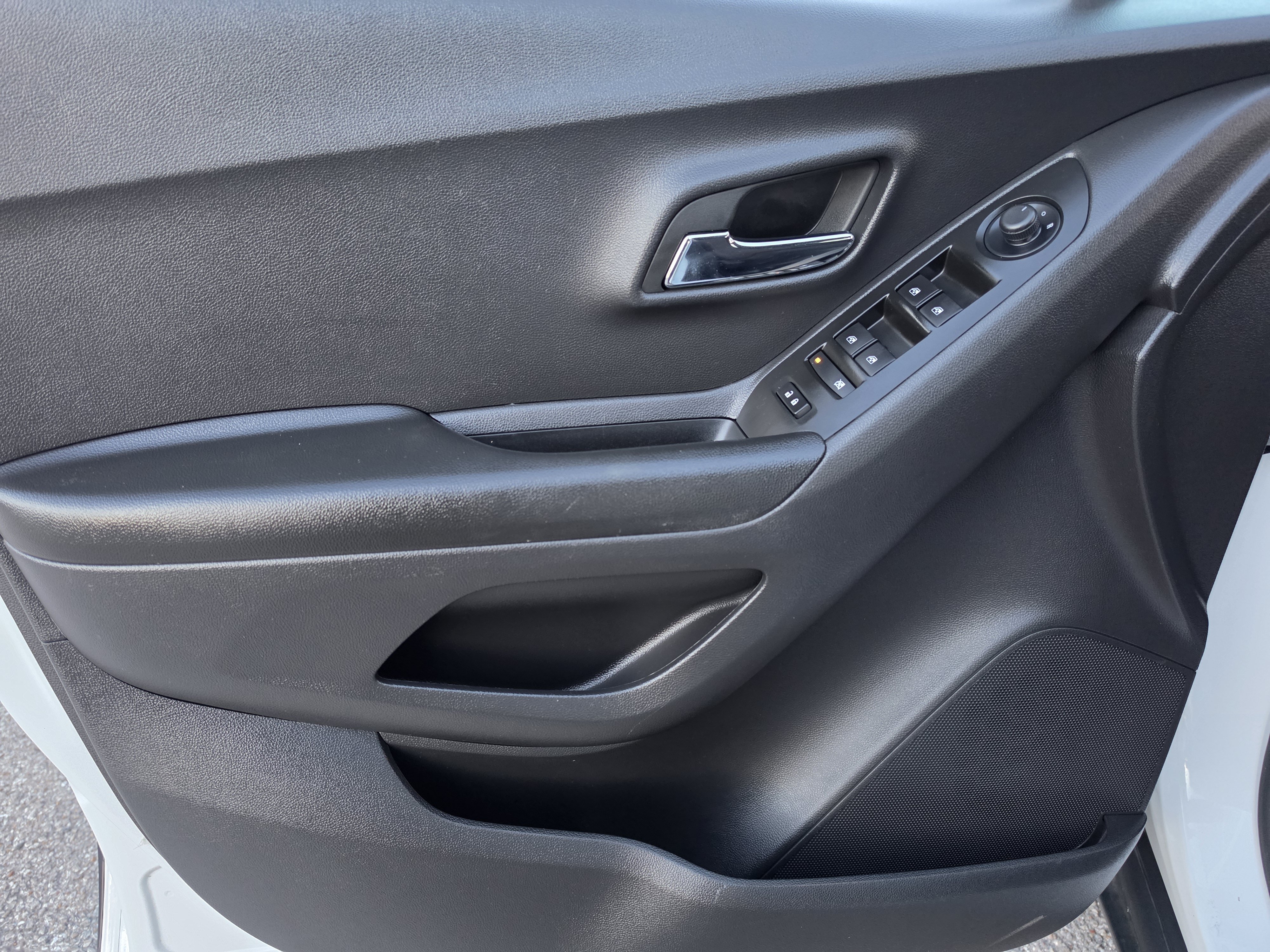 Used 2022 Chevrolet Trax LS w/ Tint and Cruise Package FWD image 22