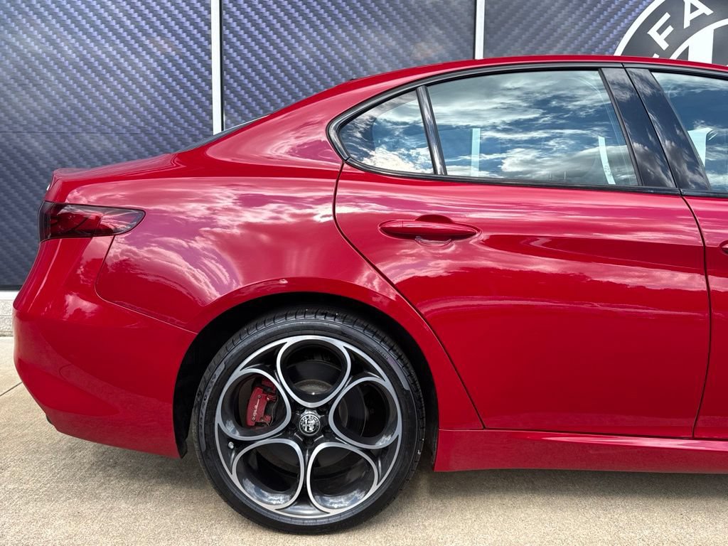 Used 2023 Alfa Romeo Giulia Veloce AWD/4WD image 5