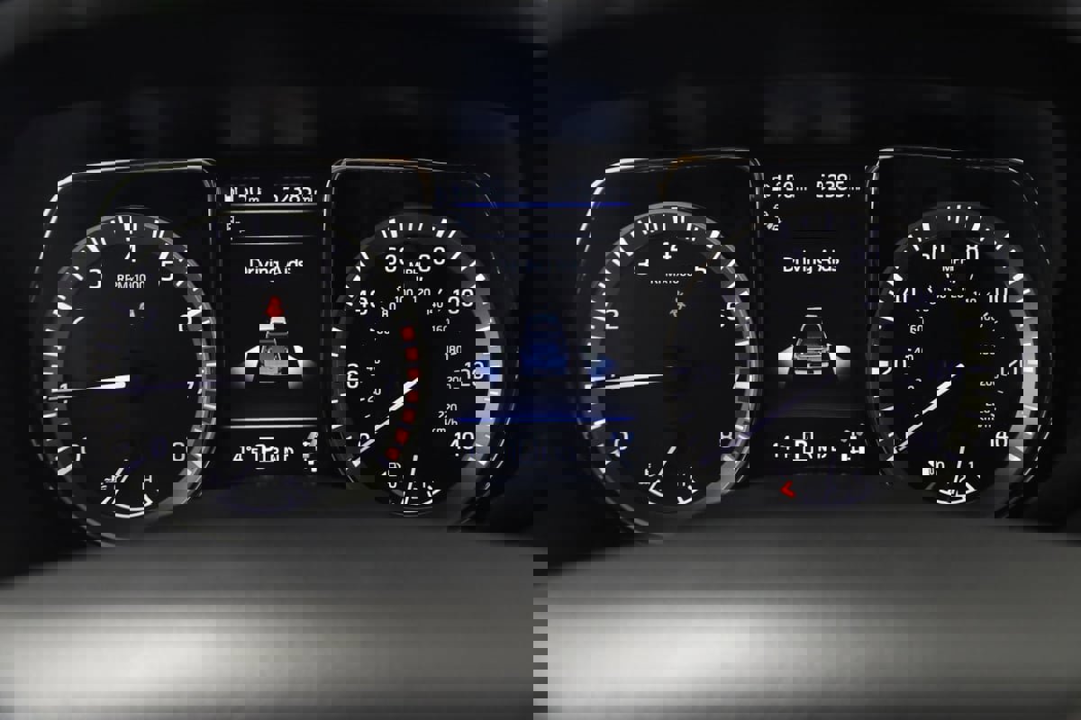 Used 2019 Nissan Titan SV w/ SV Convenience Package image 16