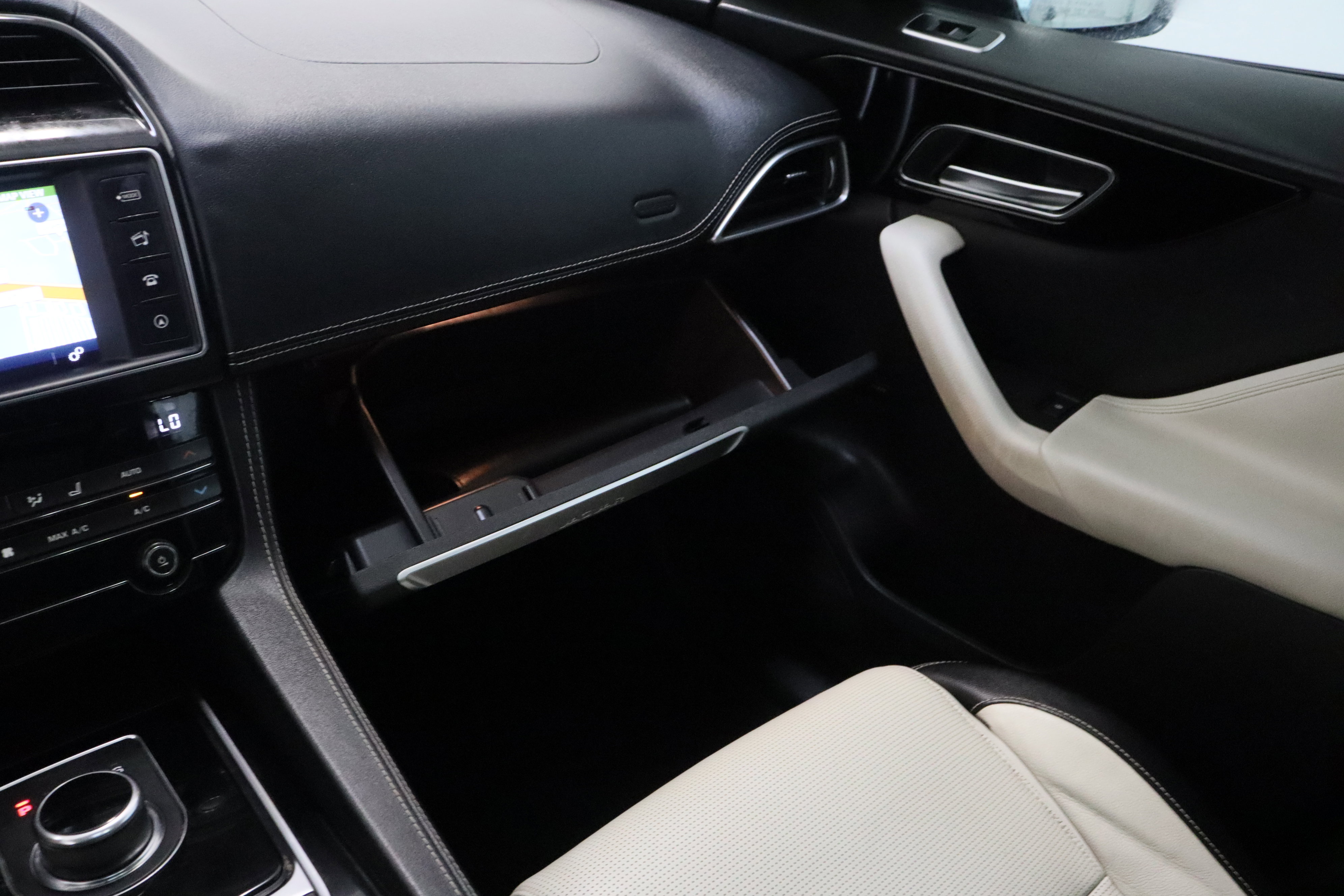 Used 2018 Jaguar F-PACE R-Sport AWD/4WD image 23