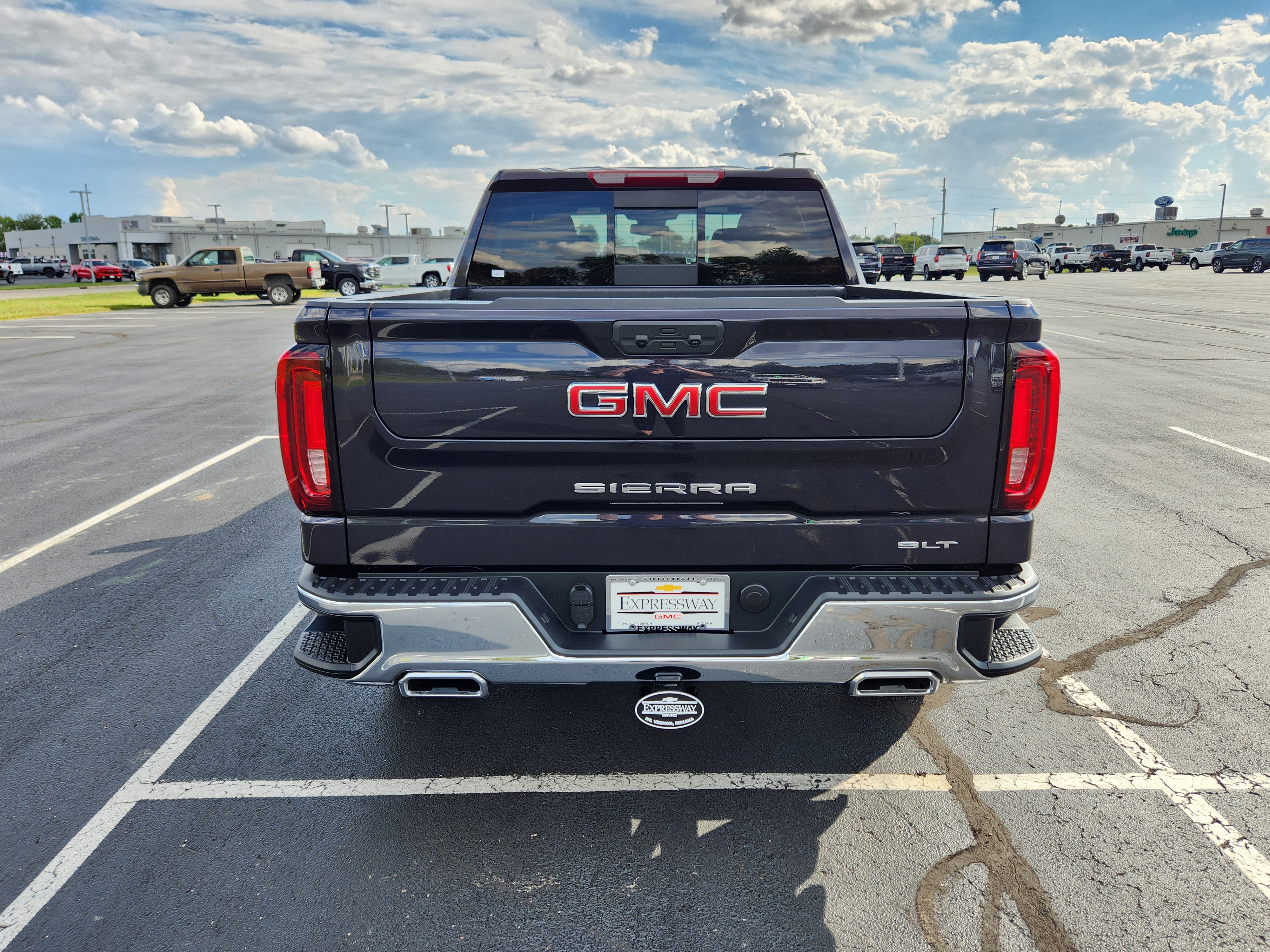 New 2026 GMC Sierra 1500 SLT w/ SLT Premium Package image 4
